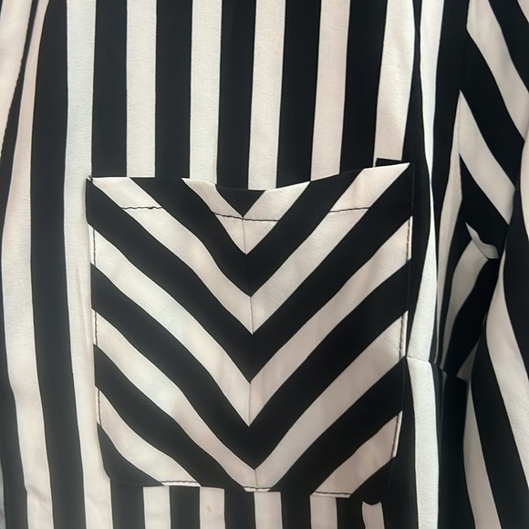 Black and white stripes button shirt size medium - Picture 5 of 5